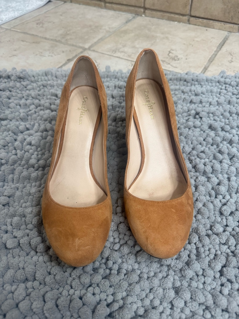 Cole Hann wedge shoes. Suede finish. EUC size 8